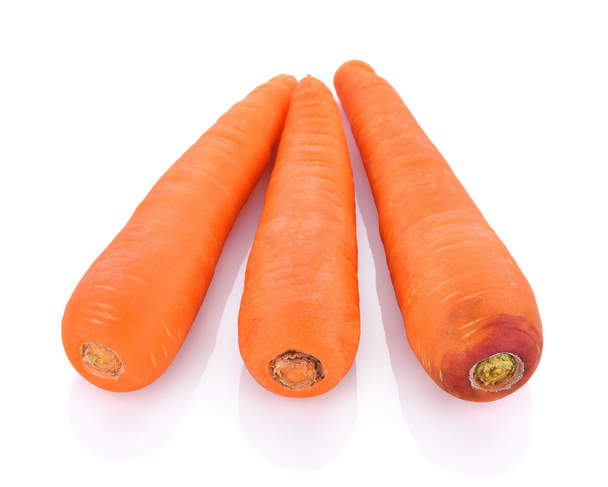 Świeże marchewki izolowane na białym tle - Zdjęcie, obraz