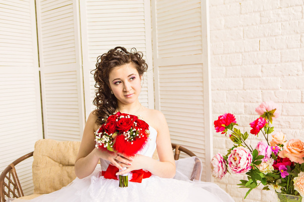 Young bride in wedding dress, studio shot - Valokuva, kuva