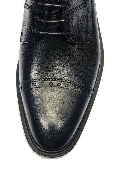 Tip van mannelijke schoenen geïsoleerd op wit - Foto, afbeelding