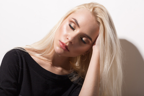 Portrait of the blonde on a white background - Fotografie, Obrázek