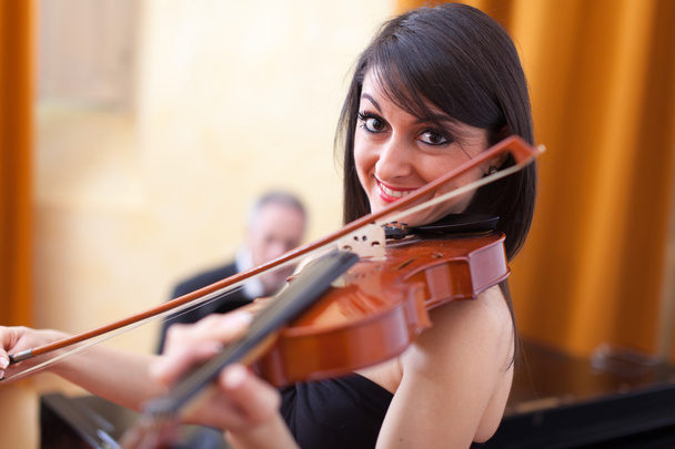 Woman playing violin - Fotó, kép