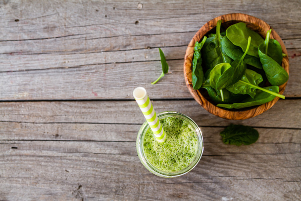 Green smoothie and ingredients - Foto, immagini