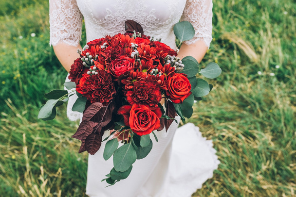bride holding a bouquet of flowers in a rustic style, wedding bouquet - Fotografie, Obrázek