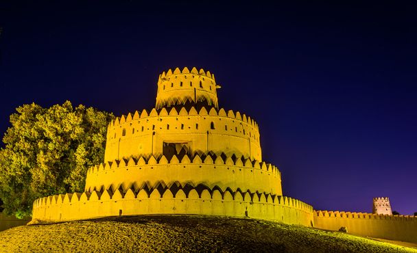 アル ・ アイン, アラブ首長国連邦のアル ・ ジャヒリ砦の塔 - 写真・画像