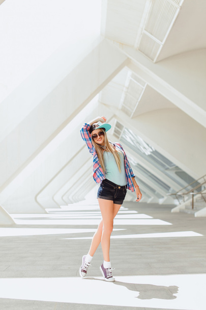 young hipster beautiful woman - Foto, afbeelding