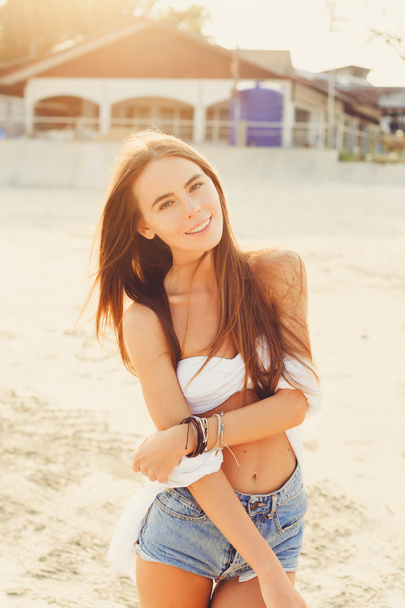 girl posing on the beach - Фото, зображення