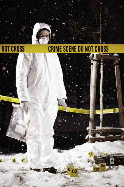 Criminologist at work on crime scene - Φωτογραφία, εικόνα