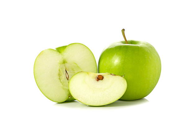 Πράσινο μήλο σε λευκό φόντο - Φωτογραφία, εικόνα