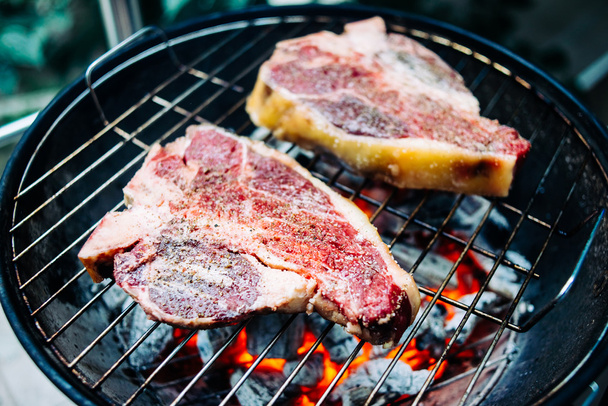 Beef steaks on the grill - 写真・画像