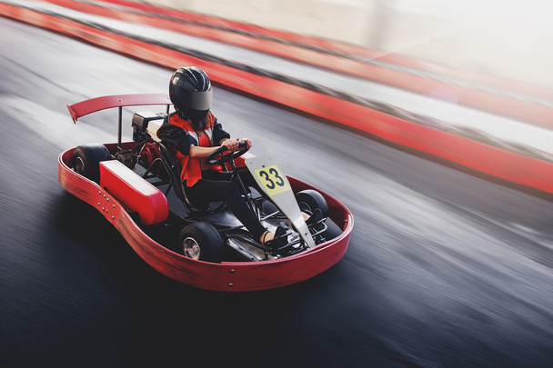 Go kart speed rive indor race oposition race - Valokuva, kuva