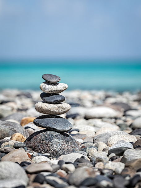 pilha de pedras balanceadas zen
 - Foto, Imagem