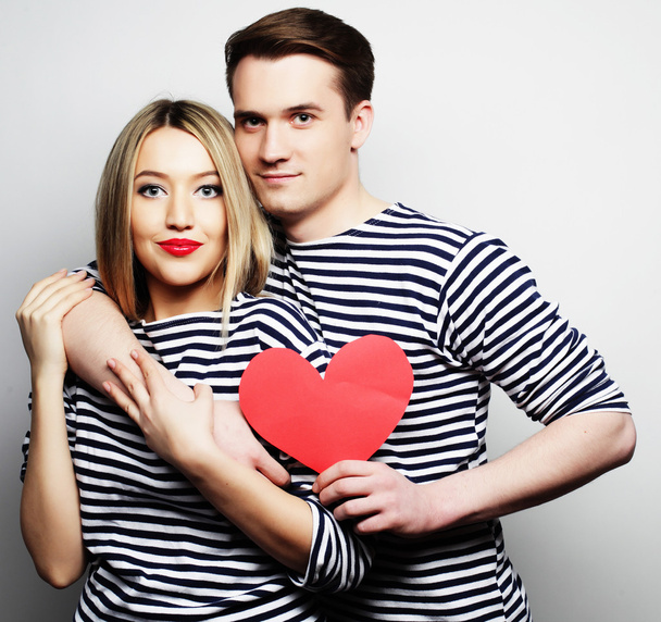 Happy couple in love holding red heart - Фото, зображення