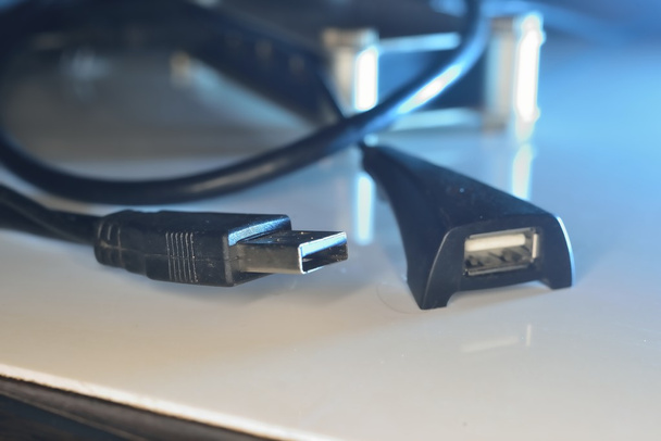 USB-aansluitingen op draad - Foto, afbeelding