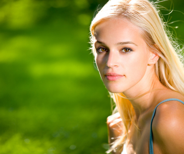 Young beautiful woman, outdoors - Fotoğraf, Görsel