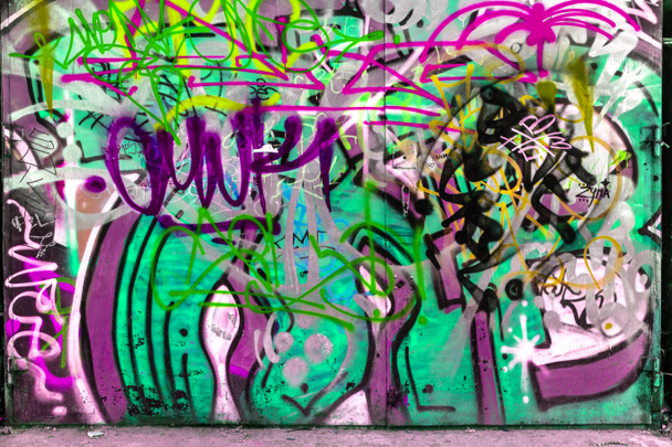 Piękne uliczne graffiti. abstrakcyjny twórczy rysunek kolorów mody na murach miasta. miejska kultura współczesna - Zdjęcie, obraz