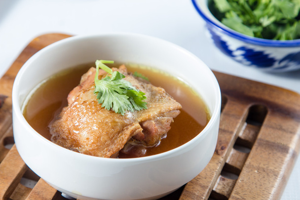 zuppa di pollo erbe
 - Foto, immagini