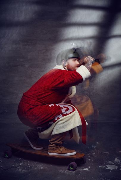 Bearded skater boy in Santa's clothes - Foto, imagen