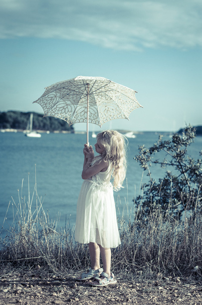 Lány, napernyő - Fotó, kép
