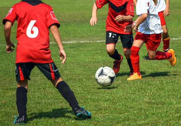 Mecz piłki nożnej dla dzieci - Zdjęcie, obraz