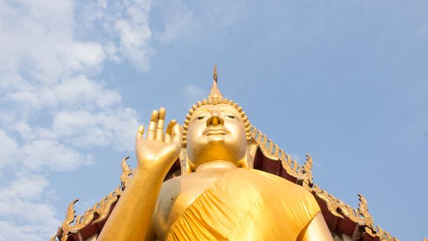 Гигантский Будда, это священное право быть уважаемым
 - Фото, изображение
