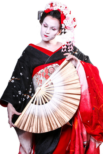 fiatal csinos gésa kimonóban sakura és dekoráció - Fotó, kép