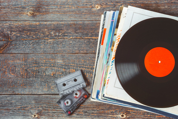Vinylplaten en cassettes - Foto, afbeelding