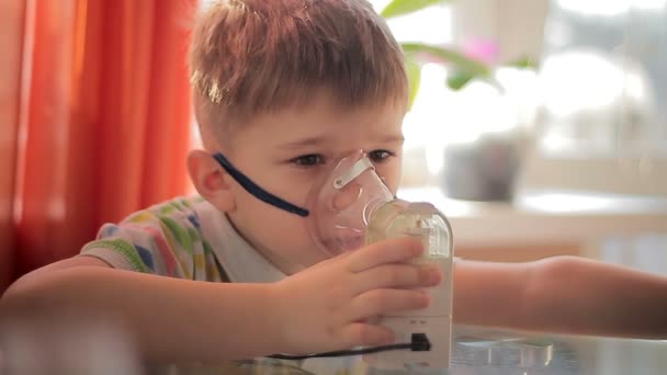 Παιδί με αναπνευστήρα 7 - Πλάνα, βίντεο