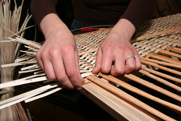 žena ruce ručně mastering proutěný tkanina - Fotografie, Obrázek
