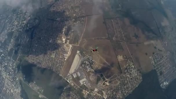 Skydiver em curso acelerado de queda livre
 - Filmagem, Vídeo