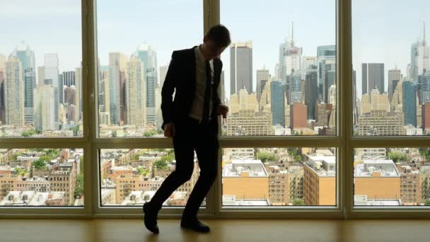 business man dancing in modern office - Footage, Video