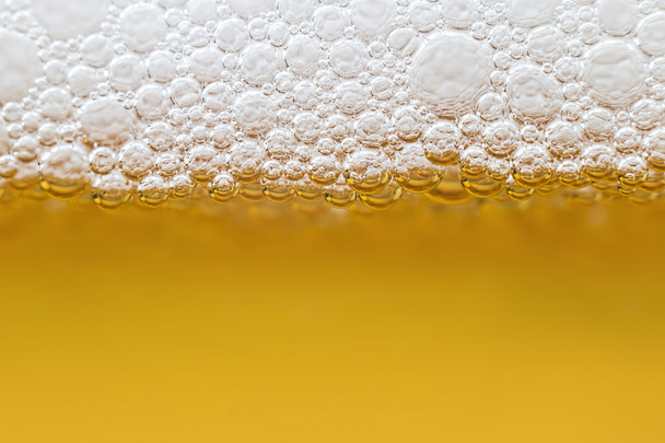 Birra con schiuma in vetro trasparente. Macro
 - Foto, immagini