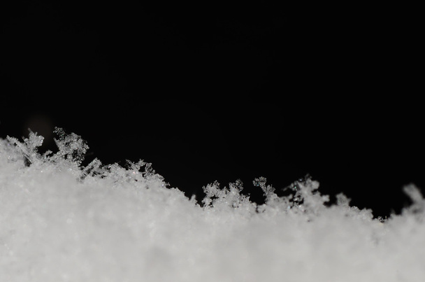 пушистый снег на черном
 - Фото, изображение