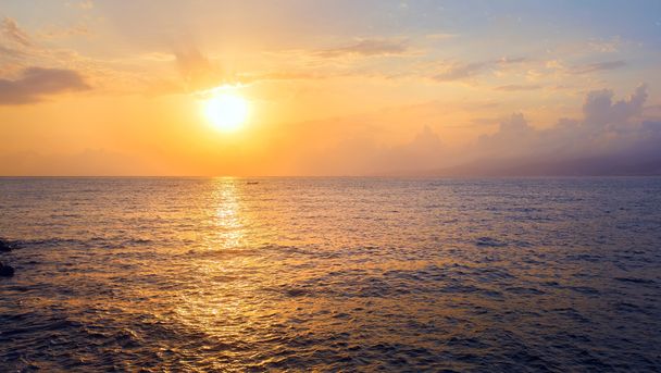 Auringonnousu ja meri - Valokuva, kuva