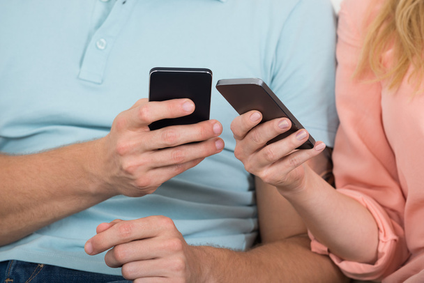 Couple Using Smart Phones - Fotografie, Obrázek