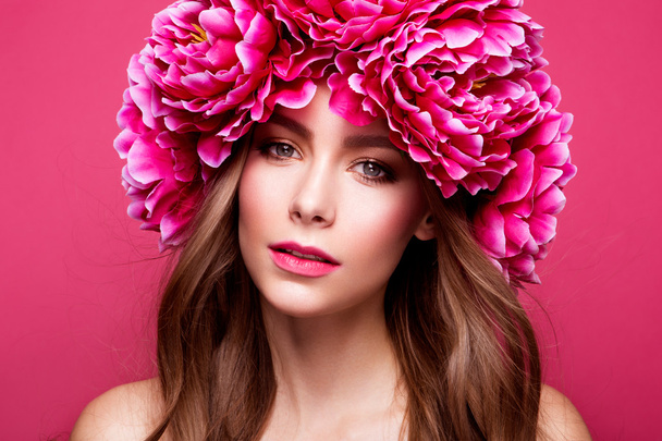 Flower style portrait of a young beauty - Foto, Imagem