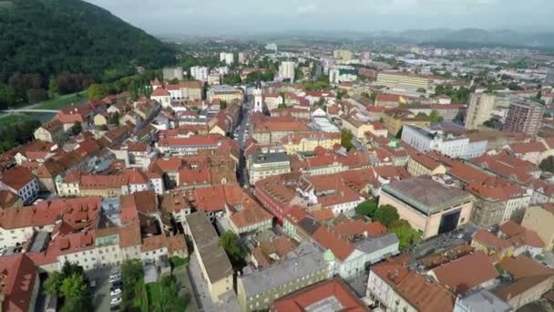 παλιό τμήμα της πόλης με τα πολλά ιστορικά κτήρια - Πλάνα, βίντεο