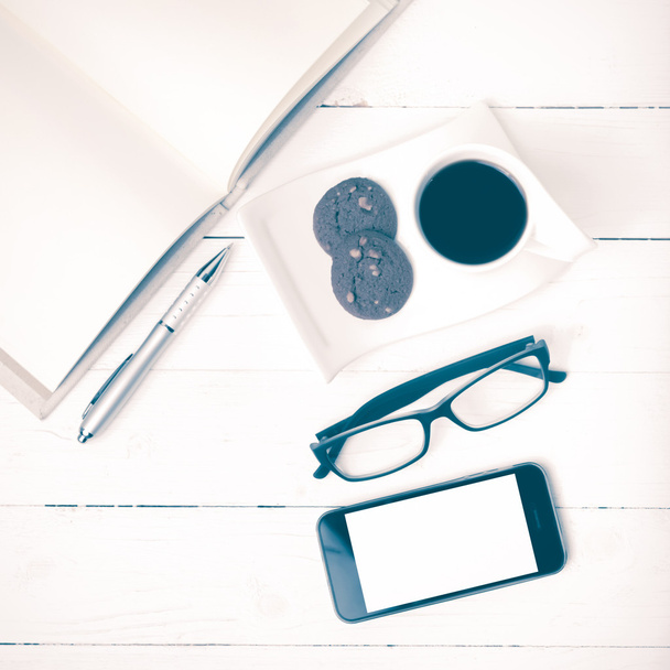 coffee cup with cookie,phone,notebook and eyeglasses vintage sty - Zdjęcie, obraz
