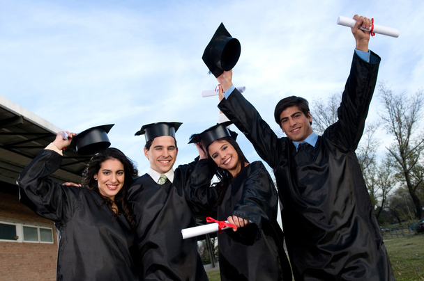 Studenti che celebrano la loro laurea - Foto, immagini