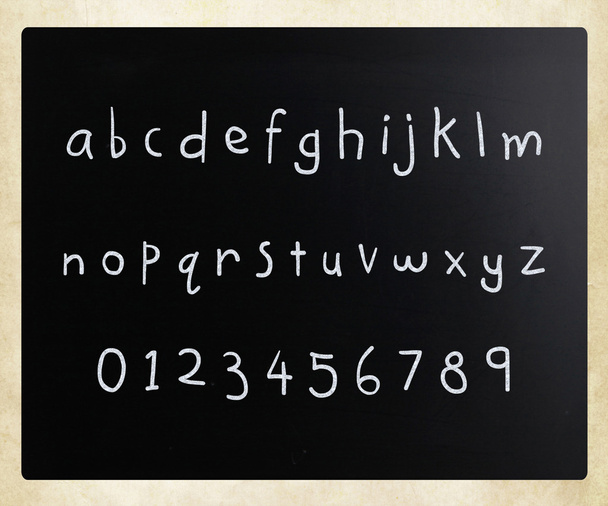 "Alfabet "odręczny z białą kredą na tablicy - Zdjęcie, obraz