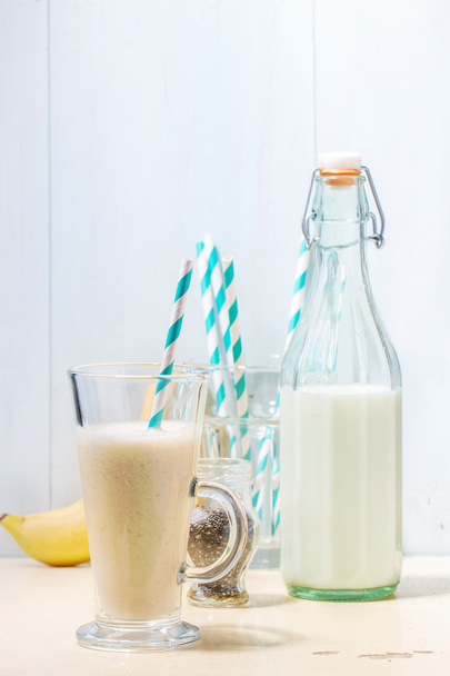 Milk Banana smoothie - Foto, imagen