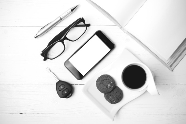 coffee cup with cookie,phone,open notebook,car key and eyeglasse - Foto, imagen