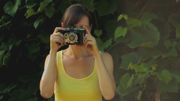 woman taking pictures with vintage camera - Footage, Video