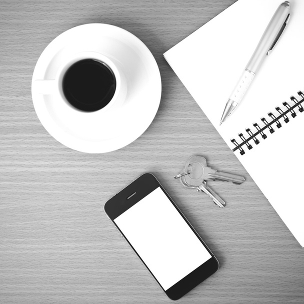coffee cup with phone car key and notepad - Fotoğraf, Görsel