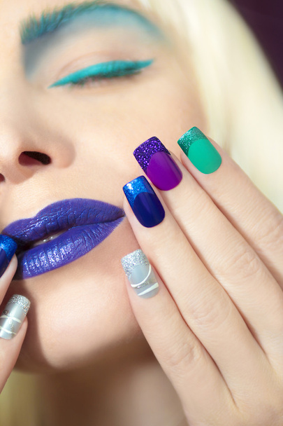 Maquillage et maquillage bleu turquoise
. - Photo, image