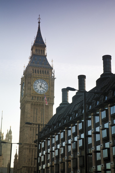 Big Ben y bandera británica
 - Foto, imagen