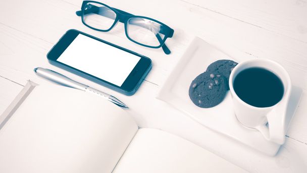 coffee cup with cookie,phone,notebook and eyeglasses vintage sty - Фото, зображення