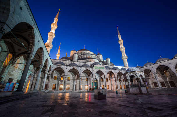 Hermosa mezquita en Estambul
 - Foto, Imagen