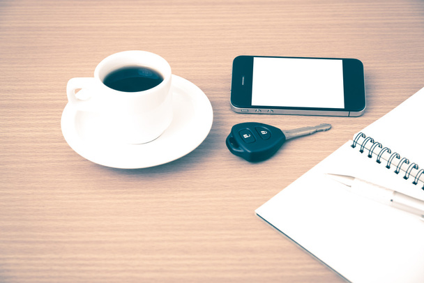 coffee cup with phone car key and notepad - Foto, Imagem