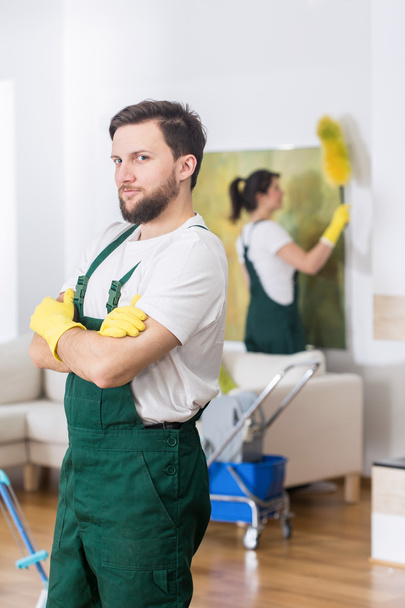 Who said that house cleaning is only for women? - 写真・画像