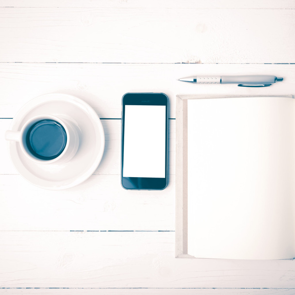 coffee cup with phone and notebook vintage style - Foto, Imagem